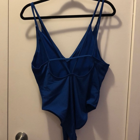 Deep V double strap one piece swimsuit - Picture 2 of 4